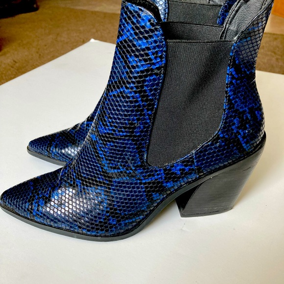 Woman’s Blue and black ankle boots size 10 - Picture 1 of 4